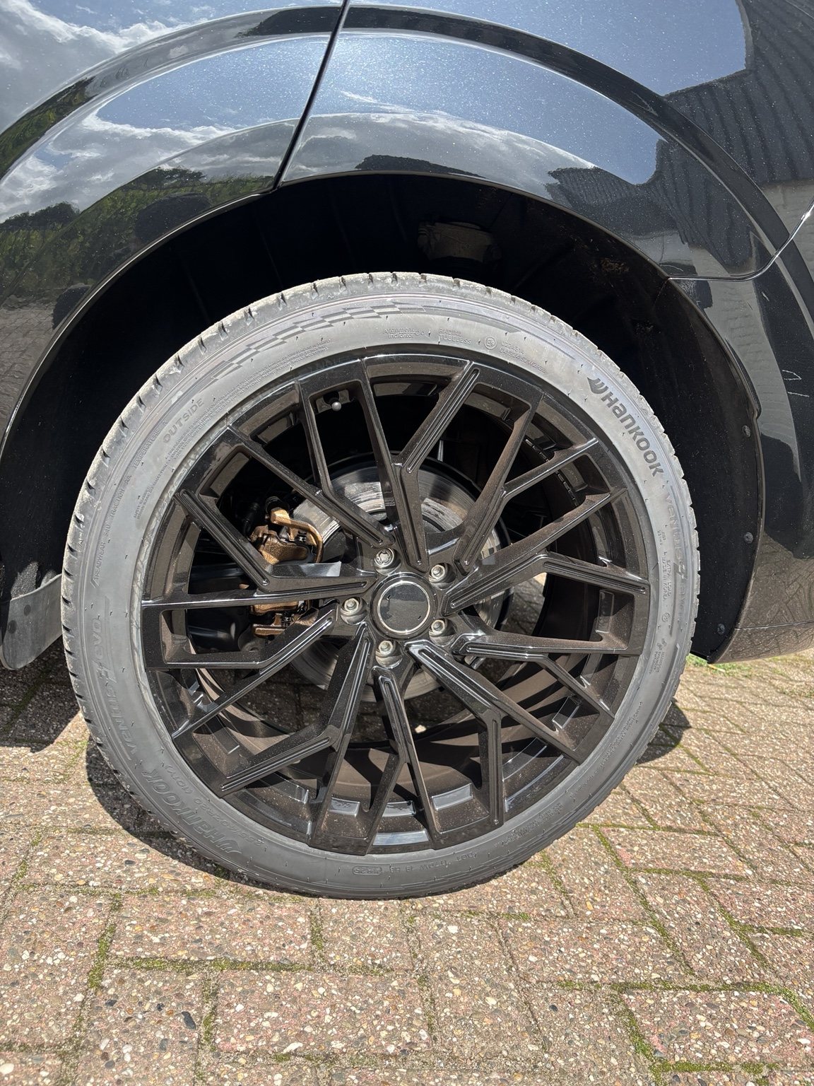 Remklauw van CUPRA Terramar na spuiten in CUPRA Copper